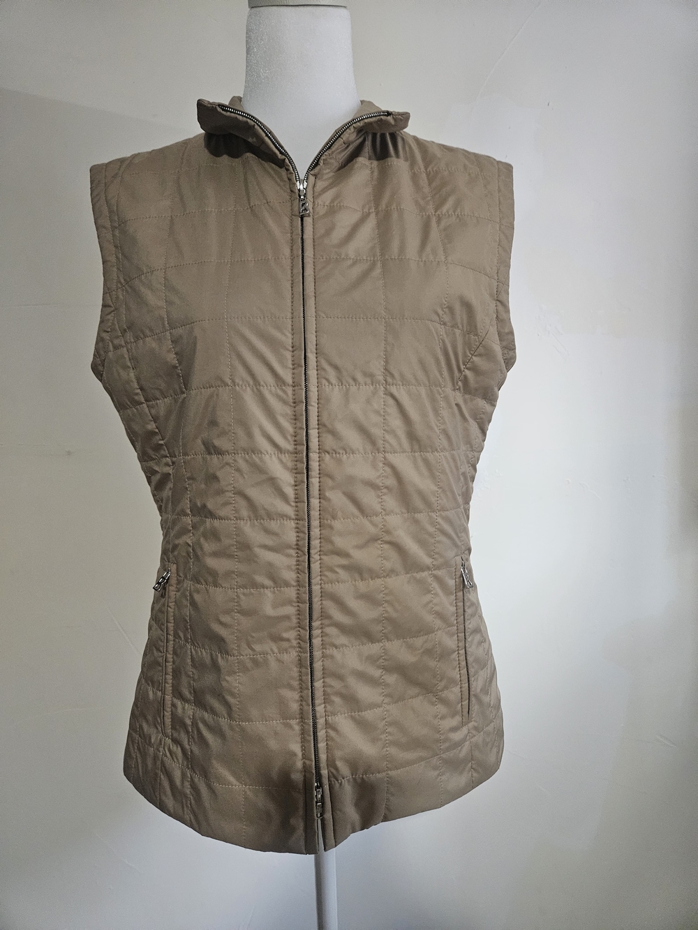 Bogner Quilted Sleeveless Vest - Taupe size 6